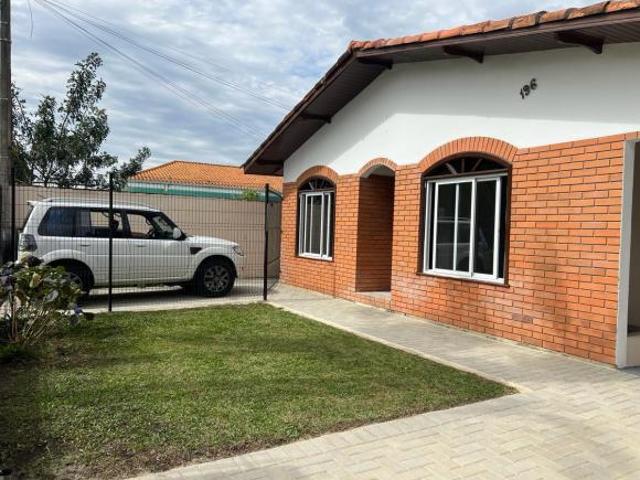 Exelente casa com suite, garagem coberta 2 carros