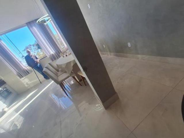 EXELENTE CASA EM Ã?TIMA LOCALIZAÃ?Ã?O NO BAIRRO TROPICAL EM CONTAGEM, COM SAUNA E LAGO DE PEIXE