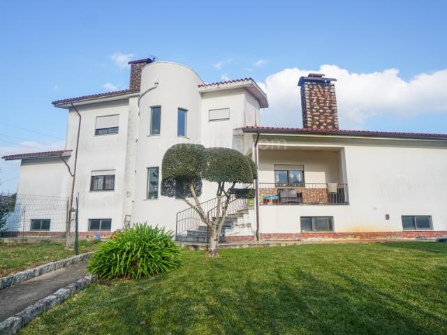 Exemplar Moradia T5, para venda em ótima localização, situada em Campos, Vila Nova De Cerveira