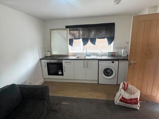 Exhall Close, Redditch B98, 1 bed flat to rent, £700 pcm | PrimeLocation