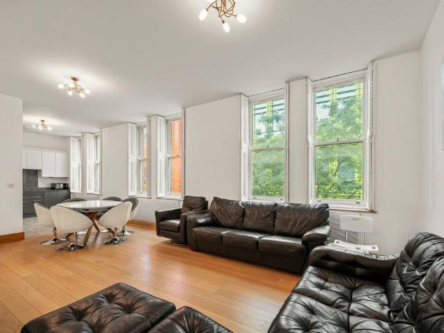 Exide House, 231 Shaftesbury Avenue. 3 bed flat to rent £6,000 pcm £1,385 pw