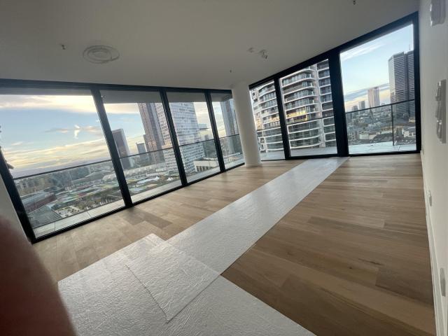 Exkl. 3 room apartment Eden Tower, gym, roof top terrace, skyline panorama, v. privat