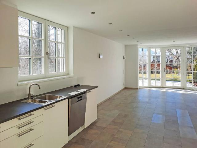 Exklu­si­ves Eck­rei­hen­haus mit Pan­ora­ma­blick
