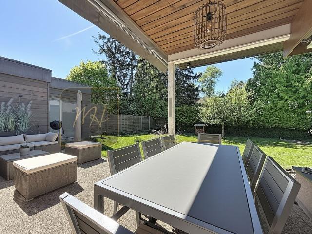 Exklusiv, verrückter Charme für diese hübsche Zwillingsvilla und ihren umzäunten Garten + unabhängiges Studio