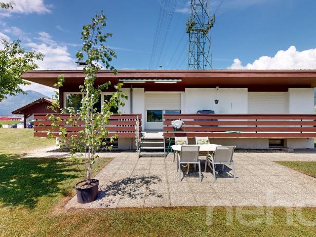 Exklusiv: Villa mit zwei Schlafzimmern und Terrasse und Garten