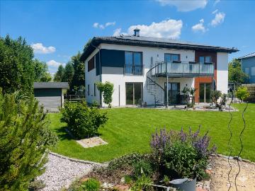 Exklusiv wohnen & arbeiten: Garten, A+, Wärmepumpe & PV in Osterhofen