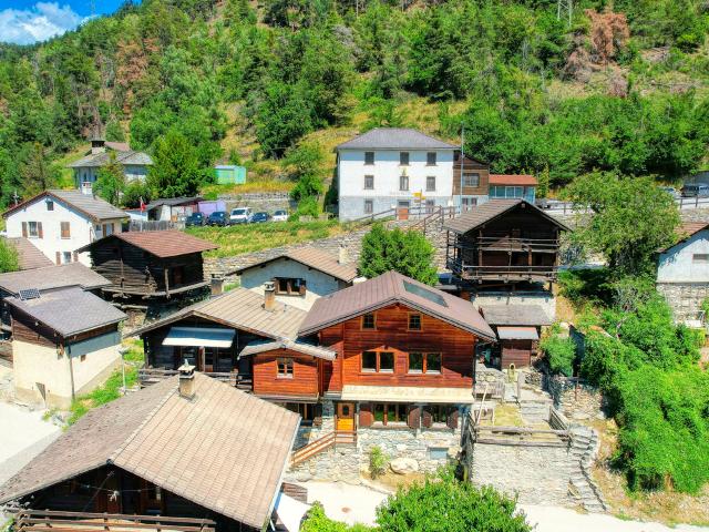 EXKLUSIV Wunderschönes, freistehendes Chalet mit 264m² Wohnfläche