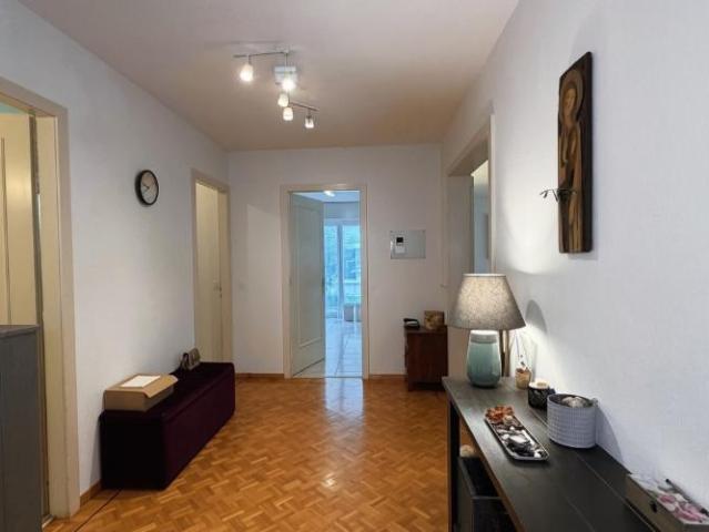 Exklusiv zum Verkauf, geräumige 5.5 Zimmer Wohnung mit Garten in Pully Süd