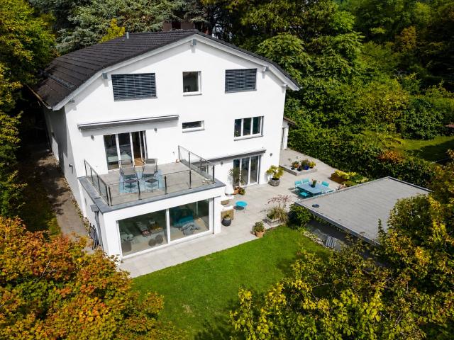 Lausanne, Stadtteil Chailly – Außergewöhnliche zeitgenössische Villa –