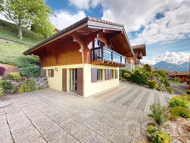 Exklusiv charmantes Cottage mit drei Schlafzimmern in ausgezeichnetem Zustand