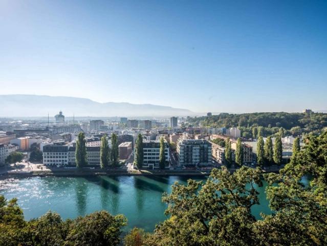 Exklusiv Doppelhaus mit Blick auf die Rhône