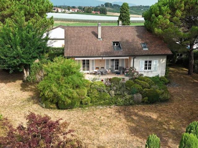 Exklusiv Einfamilienhaus auf grossem Grundstück