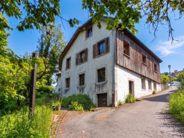 Exklusiv Einfamilienhaus, zum Renovieren in Les Brenets