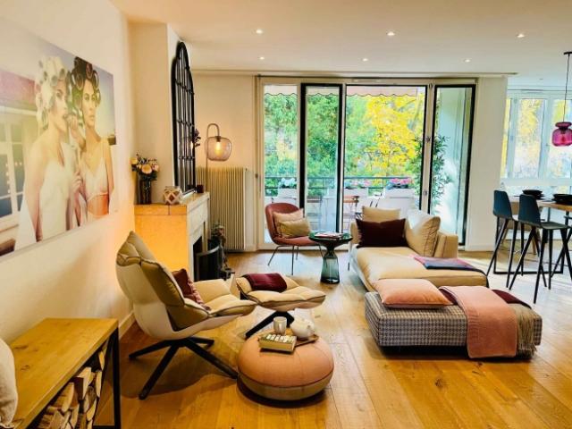 Exklusiv Elegante renovierte 3 Zimmer Wohnung mit Balkonen
