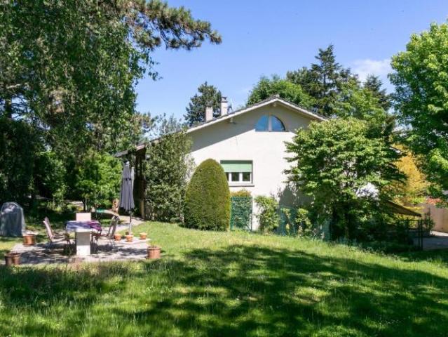 Exklusiv: Freistehende Villa in ruhiger Lage mit einem wunderschönen Grundstück von 1621 m²