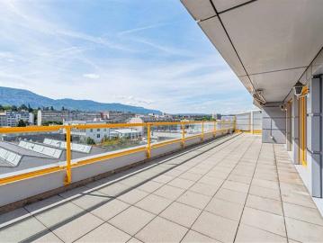 EXKLUSIV Großartiges Loft mit vier Zimmern und einer Terrasse von mehr als 80 m²