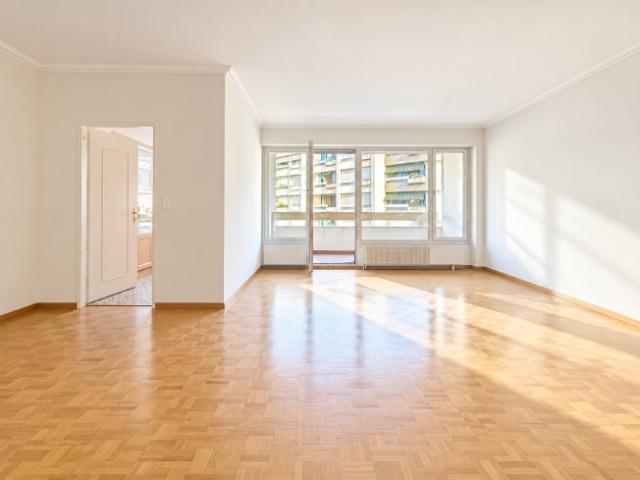 EXKLUSIV Große 4 Zimmer Wohnung in der Nähe des Stadtzentrums