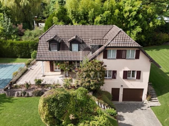 EXKLUSIV – Großzügige, freistehende Familienvilla mit 6 Zimmern