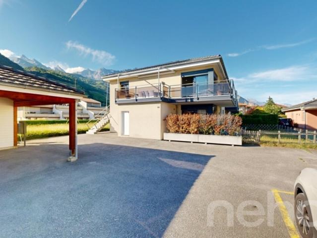 Exklusiv helle 4,5 Zimmer Wohnung mit Terrasse und Zwischengeschoss