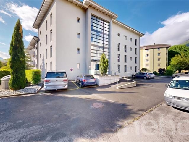 Exklusiv helle Wohnung mit großer Balkonterrasse
