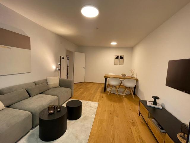 Exklusiv kernsanierte 3 Zimmer Wohnung mit Süd Loggia in München Solln
