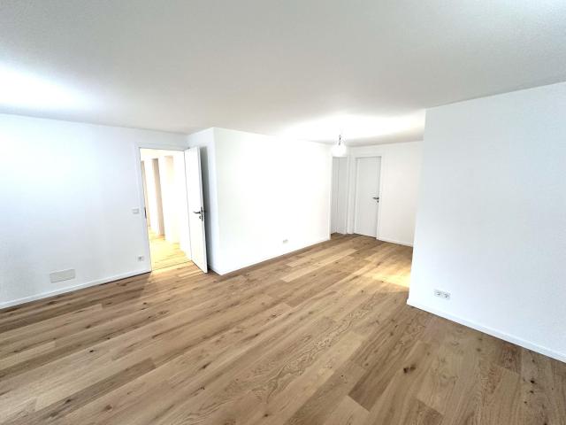 Exklusiv: Komplett neu renovierte 5,5–6‑Zimmer‑Wohnung in Top‑Lage Esslingen‑Sulzgries