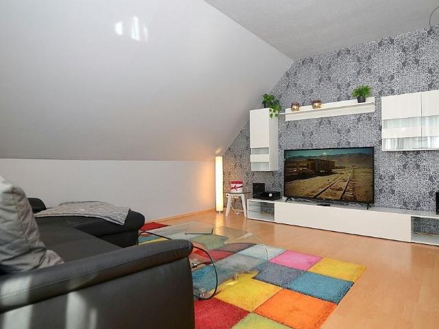 Exklusiv möblierte Wohnung mit WLAN, Klimaanlage und Balkon nahe Flughafen