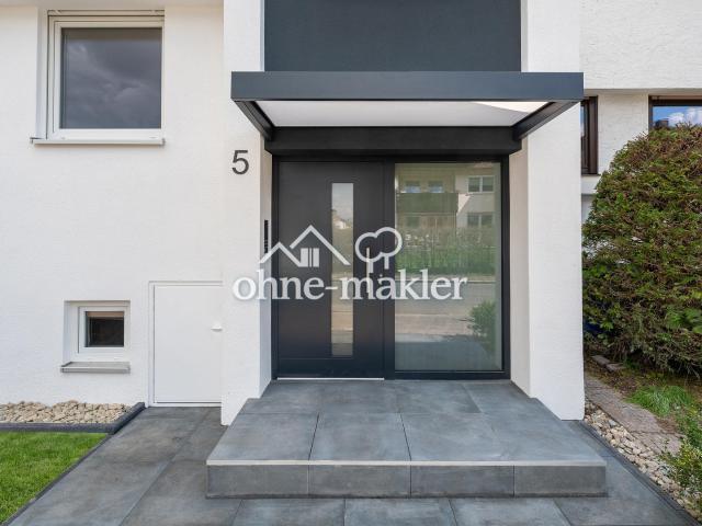 Exklusiv modernisierte 4 Zimmer Wohnung mit Balkon in ruhiger Wohnlage – Erstbezug