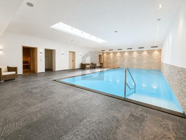 EXKLUSIV! NAHE AM RHEIN UND KUNSTMUSEUM MIT POOL
