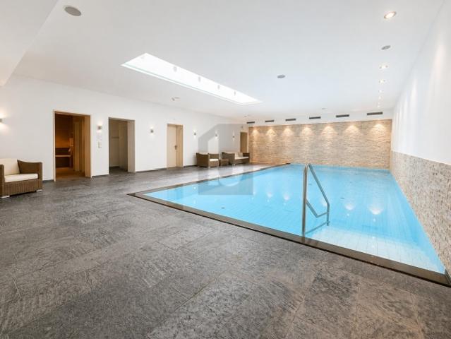 EXKLUSIV! NAHE AM RHEIN UND KUNSTMUSEUM MIT POOL