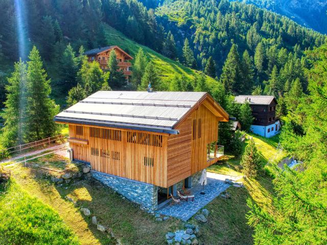 EXKLUSIV Prächtiges 6½ Zimmer Chalet mitten in der Natur
