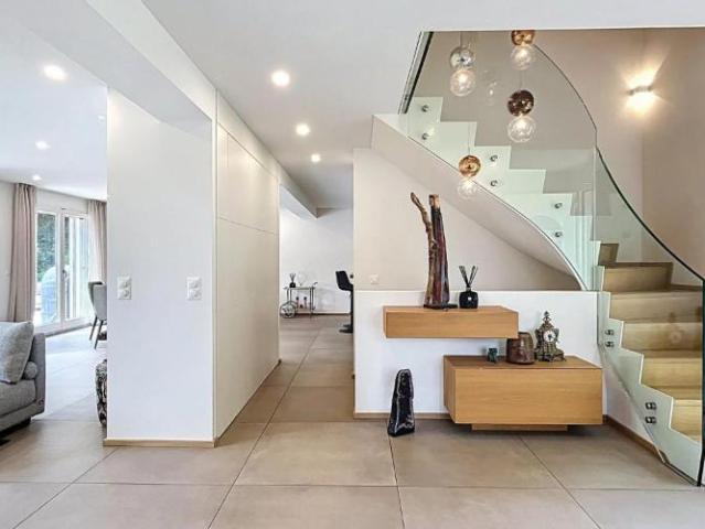 Exklusiv: Renovierte Villa in der Nähe von Nyon