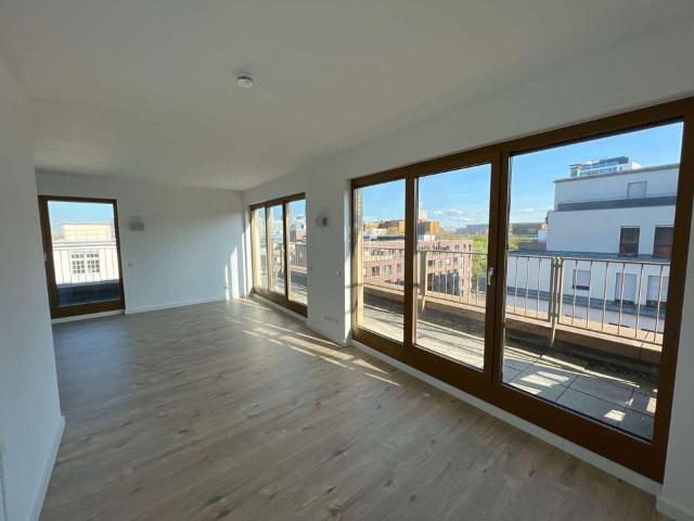 Exklusiv renovierte Wohnung in City West