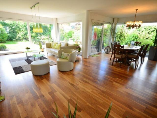 Exklusive 3,5 Zimmer Traumwohnung mit eigenem Garten und Garage!