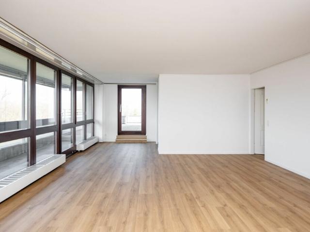 Exklusive 3.5 Zimmer Attikawohnung mit grosser Terrasse und Wellnessbereich