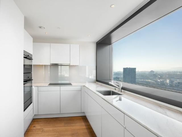 Exklusive 3.5 Zimmer Panoramawohnung im 21. Obergeschoss Wohnen auf höchstem Niveau