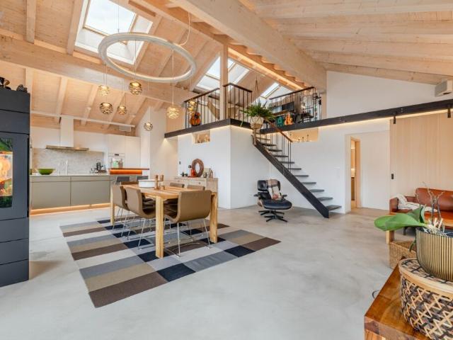 Exklusive 3 1/2 Zimmer Dachwohnung Erstwohnung mit Wohnkomfort auf höchstem Niveau und atemberaubender Aussicht