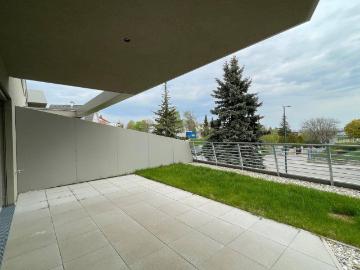 Exklusive 3 Zimmer Gartenresidenz mit zwei privaten Gartenlandschaften
