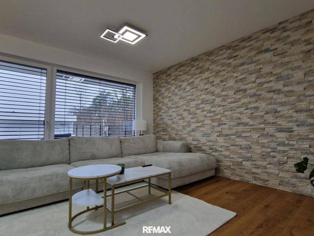 Exklusive 3 Zimmer Gartenwohnung mit zwei PKW Abstellplätzen