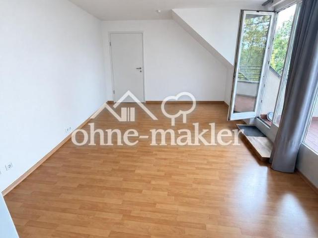 Exklusive 3 Zimmer Dachgeschosswohnung mit großem Balkon & Tiefgarage in Velten