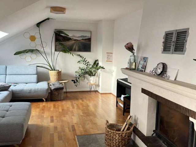 Exklusive 3 Zimmer Dachgeschosswohnung mit Terrasse, Kamin, zwei Stellplätzen in Mannheim Käfertal