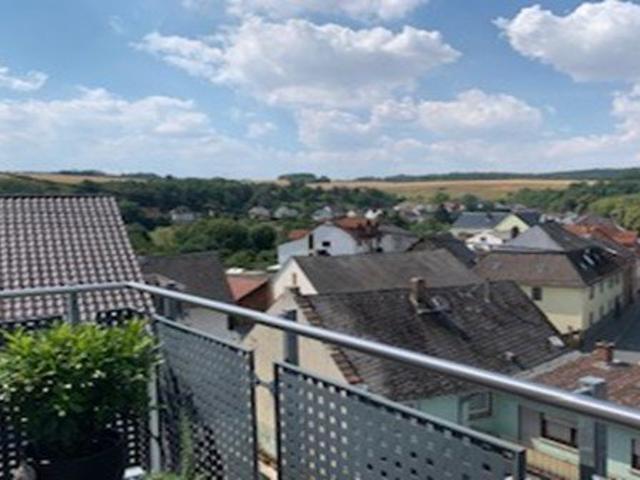 Exklusive 3 Zimmer DG Wohnung in Niederselters zu vermieten!