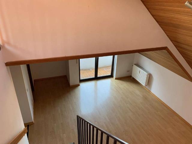 Exklusive 3 Zimmer Maisonette Wohnung mit 2 Balkons und EBK in Erlangen