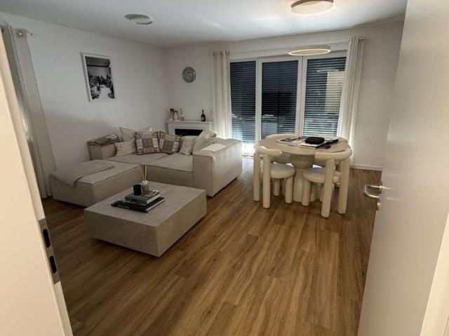 Exklusive 3 Zimmer Neubauwohnung 72 m² mit hochwertiger Miele Küche, Tiefgarage & Teilmöblierung