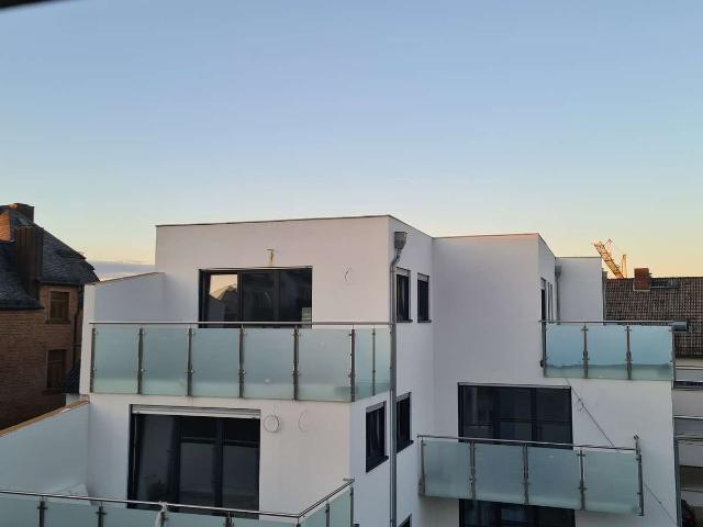 Exklusive 3 Zimmer Penthouse Wohnung im 3. OG mit Dachterrassen