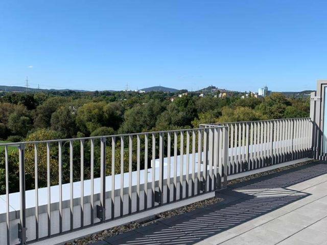 Exklusive, 3 Zimmer Penthouse Wohnung mit Dachterrasse, EBK und TG in guter Lauflage