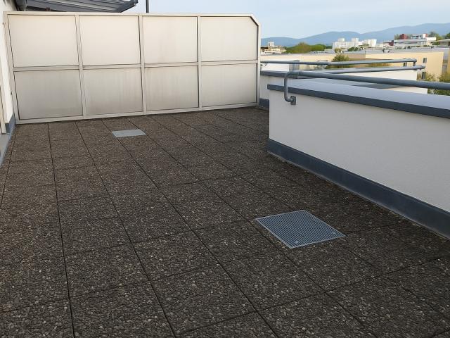 Exklusive 3 Zimmer Penthousewohnung mit 36 m² Dachterrasse und zwei Stellplätzen