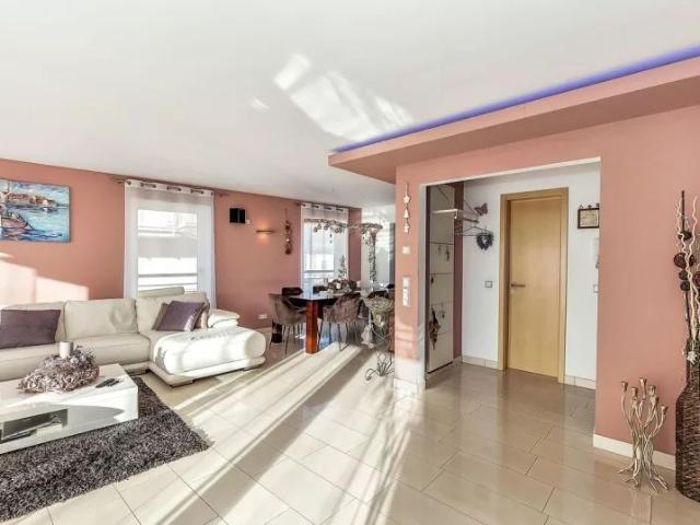 Exklusive 3 Zimmer Wohnung mit 2 Balkonen in Mühlheim