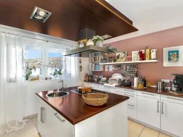 Exklusive 3 Zimmer Wohnung mit 2 Balkonen in Mühlheim