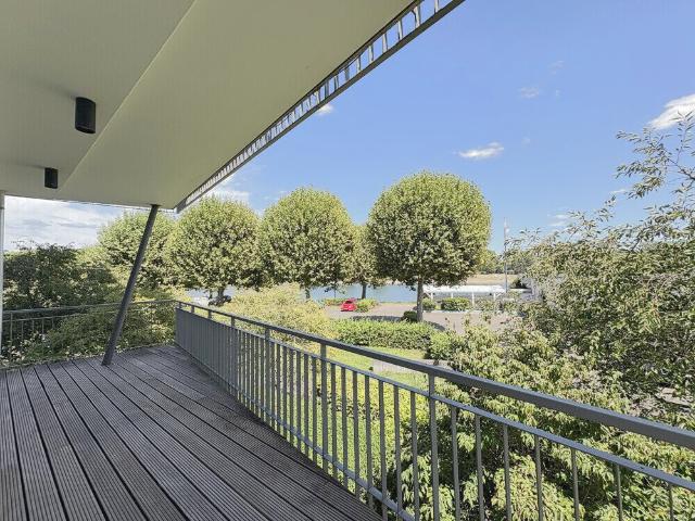 Exklusive 3 Zimmer Wohnung mit Balkon und TG Stellplatz in erster Rheinlage